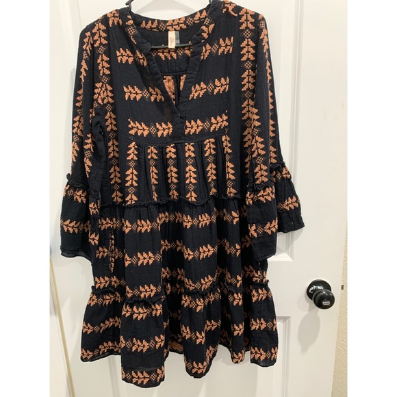 Elan Dresses & Skirts - Elan Black Rust Orange Embroidered Tiered Boho Mini Dress Bell Sleeve Split Neck